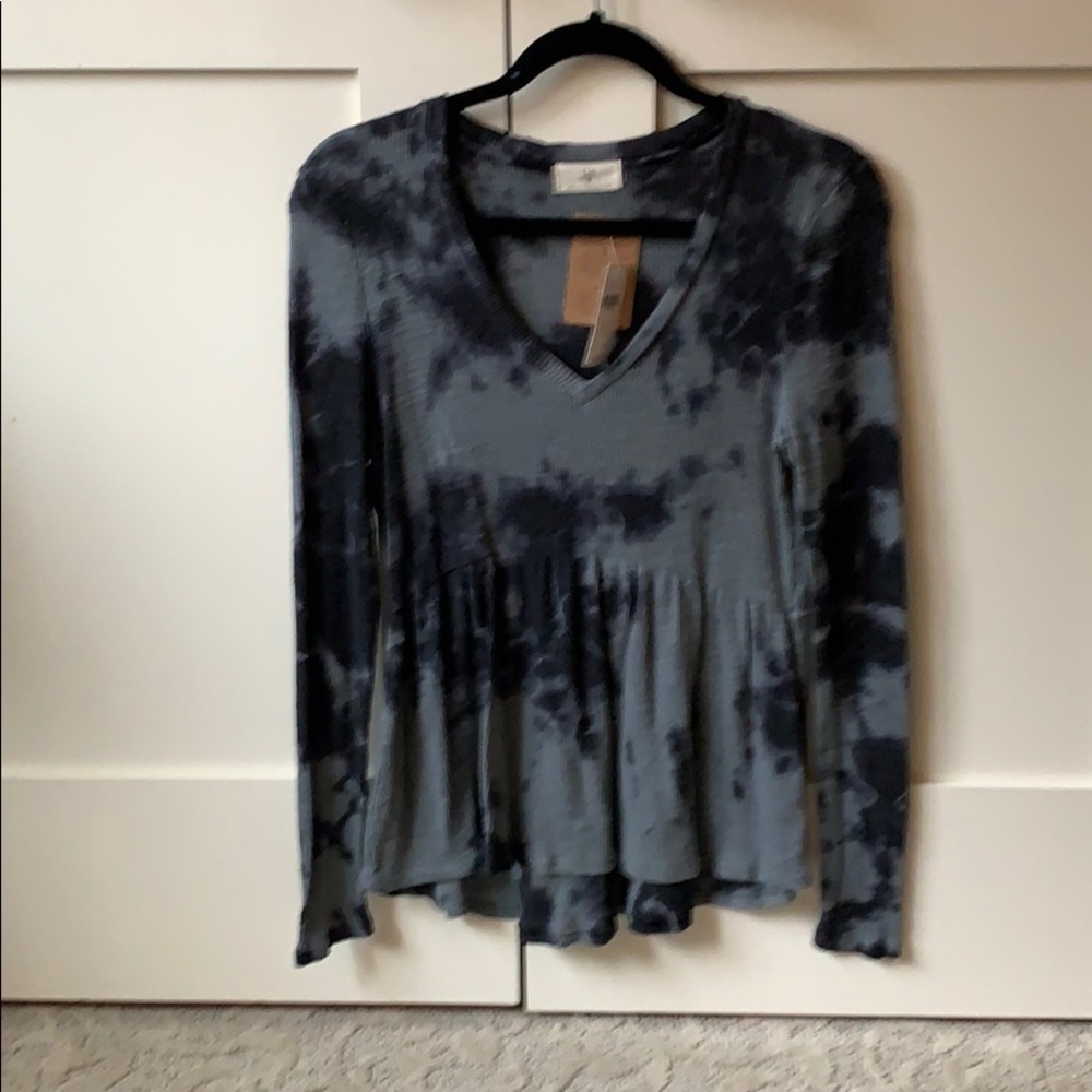 T.La longlseeve tunic